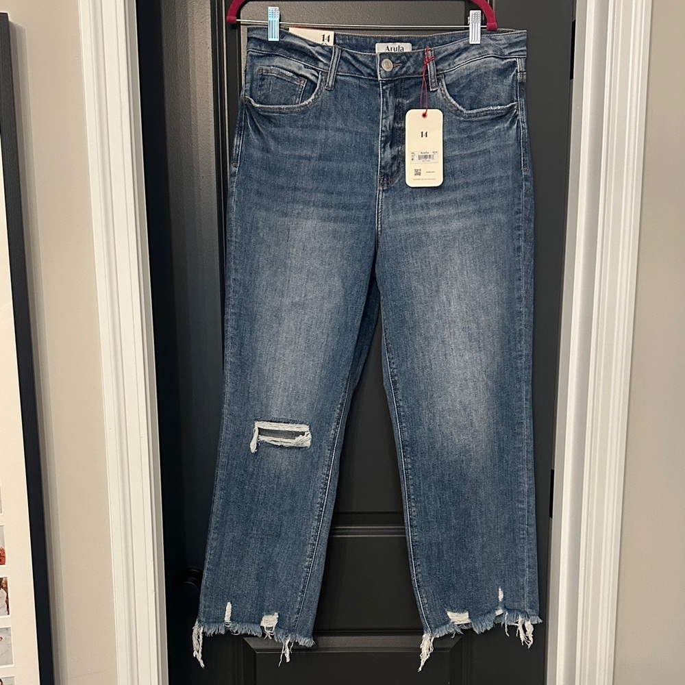 Arula NWT Distressed Crop Jeans - Blue